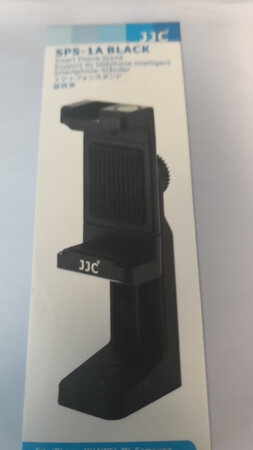 物流特别快，早上下单下午就到了，而且包装也很好。东西很棒，正好可以作为支架放在l型支架上，特别方便，可以直接将照片导入到手机里面，而且很稳定，基本上没有松动的情况出现，特别适合户外拍摄直播工作，也不贵，好评