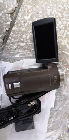 轻便程度：方便又不重，适合作为一个DV应该有的效果
防抖效果：录像还是拍照的防抖效果非常好。
画质效果：画质也不错，虽然没有专业的相机效果好，但是也还不错