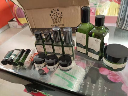 给朋友买的！双11赠品比较多，已经收到货了！朋友喜欢