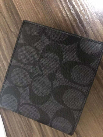 给男朋友买的，感觉很低调但是又比较有档次 哈哈 超级喜欢，相比来说也不是特别贵～ 很精致的感觉，希望他可以多用几年呀，一直喜欢在京东上买，很不错的呀