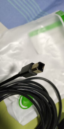 产品质量：电脑周边配件，一直都买的绿联，品牌保障，值得信赖，做工精细，两边的金属插口材质看起来都很好，一点不松动。
兼容性能：我的是爱普生打印机，完全兼容！
外形外观：线粗细适中，不臃肿，方便收纳和走线。