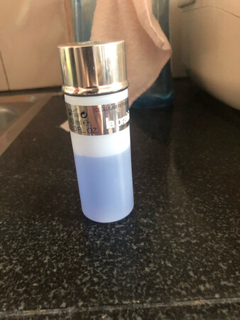 必备的眼线膏，以前都在官网购买，双十一搞活动就在京东买，眼线膏必须配好刷子，不然画不出好的效果，用了好多年了。