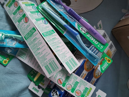 用过黑人牙膏的各种口味，这个小苏打的不错，刷牙很干净味道我也喜欢，趁着双11多买点够用一年了，还囤了些牙刷，黑人牙膏跟黑人牙刷更配哦?