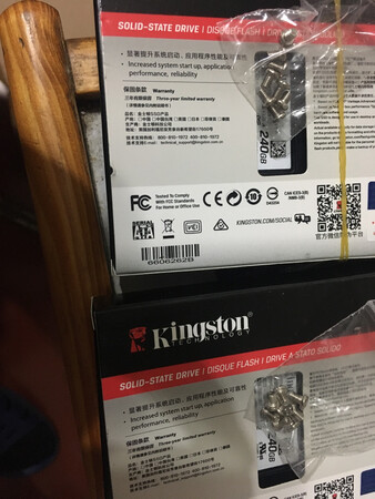 240够用了，可以分两个区，一个区装系统，另一个装游戏，再配合光驱槽位改好的机械盘，存储绰绰有余。