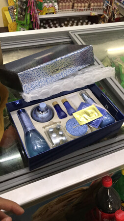 包的太简单了吧，连个袋子都不给？不好拿…