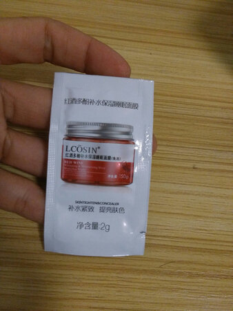 不说别的，就包装而言~很好，送了一小包睡眠面膜