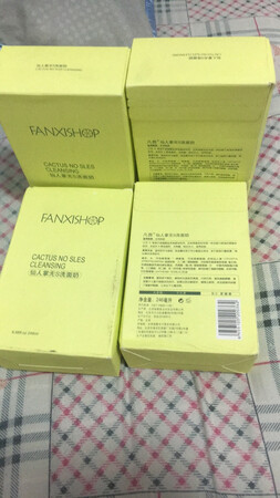 这个洗面奶真心不错，用了有两三年了 没有再换过产品，不是很油腻，容易清洁 泡沫倒是一般，不过洗过之后脸上也没有干燥的感觉，我是男士，比起有些男士专用的洗面奶感觉好很多，没有过敏 不舒服，应该属于补水类的洁面乳，如果是油性皮肤可能会不那么适合，总之是一款性价比很高 而且效果出众的产品，值得一试！这次趁活动直接下单4件，看了生产日期19年的，一年两瓶 明年不用凑活动了！