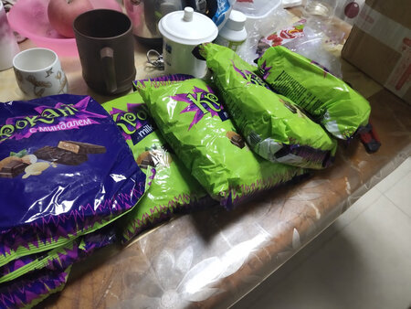 一下屯了到过年的量，自从吃了俄罗斯紫皮糖，每年过年都会选择俄罗斯紫皮糖，真的超好吃。这次赶上双11活动，一下把过年吃的也屯了，不知道能不能等到过年。哈哈哈，不过确实太好吃了，哎，不够吃还有双11嘛。他家的东西是正品