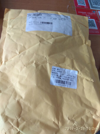 包装有点简单
第二次购买这一款了，一套电源放在家里，一套放在单位办公使用，这样不用每天拆装电源适配器
刚好适配使用，京东物流很快，次日达