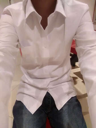 衣服还不错！布料也不错!穿起来很阳气！很舒服。