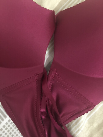 很合适，快递员说话很好?就是衣服有胶味