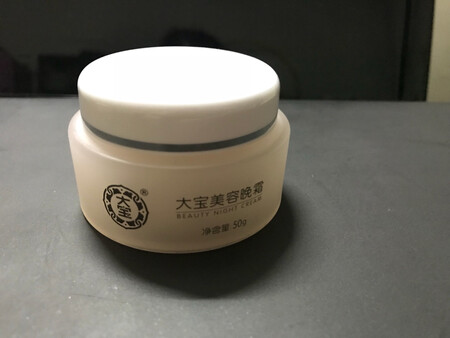 大宝日霜和晚霜都很好用，气味好闻，吸收很好。很适合冬天使用。物流很快，包装完好。