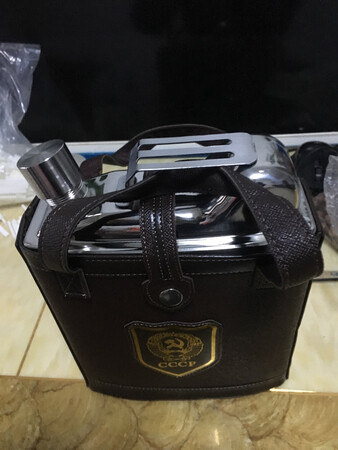 酒壶收到与图片外观一致、壶手提柄设计弧度就非常人性化，整体感觉还行。快递时间慢长。
