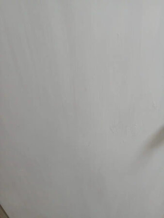 油漆不错，没有气味。刷了两边效果不错。