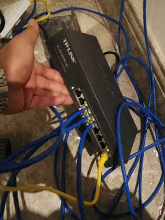 还挺好的，已经装上了，各个房间都能连上，速度很快，安装方便