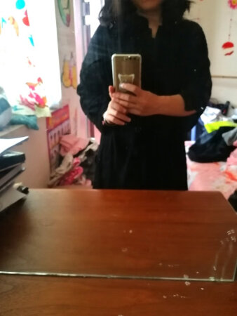 衣服是宽松版的，好宽啊，不过上身穿很舒服