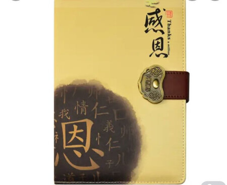 礼物包装的很严实，很精致，礼物收到就迫不及待的拆开了，礼盒设计的挺好，看到就给人一种很值得回忆的感觉，送人真的太有纪念意义了，