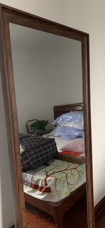 包装完好，镜子完好，快速服务也很好