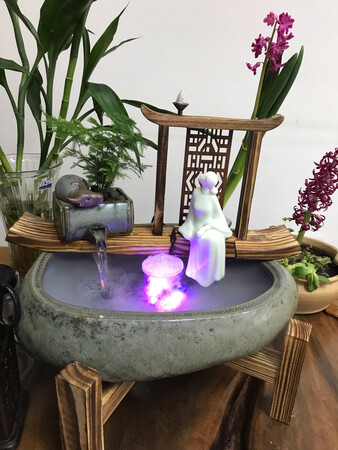 产品可以。就是用的时候水会一点一点出来。桌面上有水珠 经常要处理 现在都不开开起来
