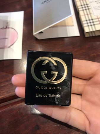 是正品！跟专柜买的一样的！夏天放小包包里最方便了
