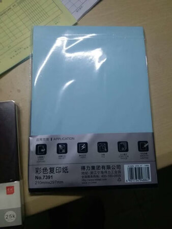 纸张很厚实，得力大牌子值得信任。办公室买的时刻备着一点。颜色很鲜艳。