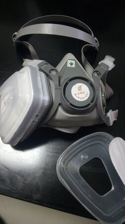 异味严重，有股子氨水味道！滤棉薄的跟纸似的！也就值这价格了！体验极差！