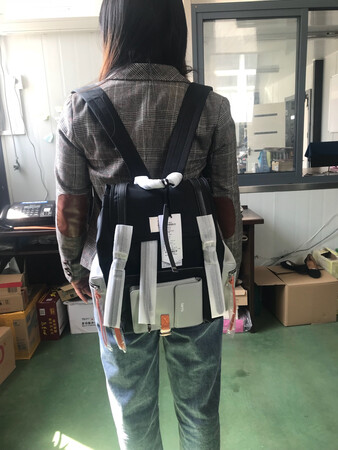 包装很仔细，包包和图片一模一样。我很喜欢，大小也合适.