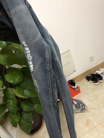收到快递的我感觉被骗了！！！实物跟图片天差地别！！！这个颜色跟我说是深蓝色？？？个人建议不要买！！！