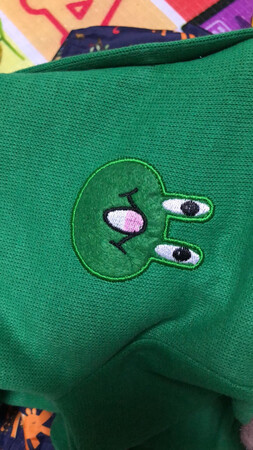 超级合适的衣服。买了大一码。留着暖和穿