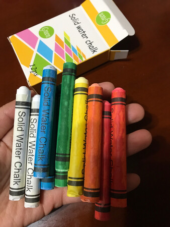 的确是无尘 得用湿布擦 但是看上去应该都受潮了 还好不影响使用