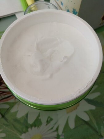 面泥状，效果还可以吧，没有冰晶好用，看图片没看出是面泥状，不喜欢用这样的