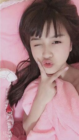 这个四件套，超级喜欢，没有色差，里面还是绒的，暖和，粉粉的少女感，每个人心里都觉得自己是小公举，这个符合自己内心的想法哦，没错，我就是最美的。等找到合适的角度，在来晒图片吧，一次满意的购物呦！物流也是可以的。