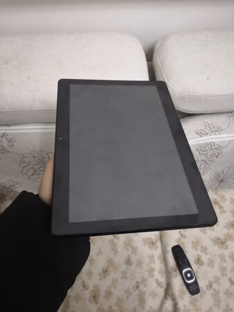 平板电脑到了，孩子看了不到15分钟花屏了。找客服告诉我年后给初十我换个。