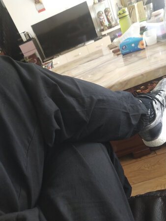 第一次穿纯绵的裤子，真的很舒服。这个牌子做工也很好。特价很超值！