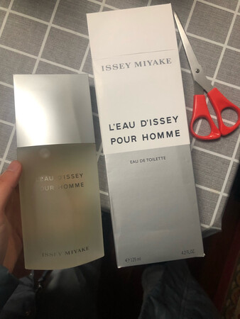 好大一瓶…！！！！惊呆了！！！！！有优惠，挺合算的。就是这个味道，我心心念念的味道，感觉闻了上瘾，好感动