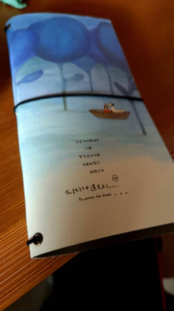 本子还不错,里面也挺漂亮的,质量也还不错,整体感觉挺好的