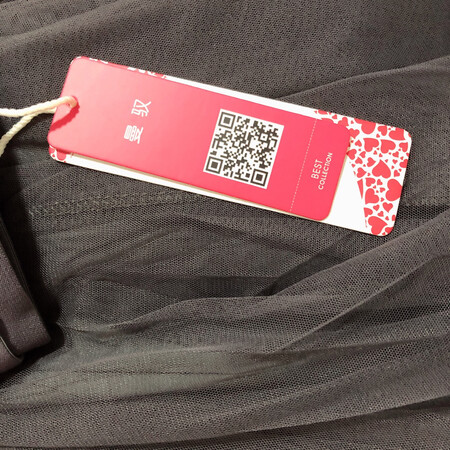 买的浅色，嗯浅色就是灰色，挺好看的，我还蛮喜欢这个短裙的，穿着很好看哦，质量挺不错了，我挺满意的?
