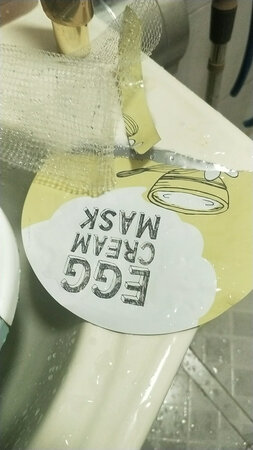 这款面膜贴脸上很舒服哦，味道也比较好闻，很赞???