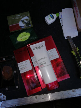 不知道是不是正品，乳很稀，也没有包装盒，不太满意