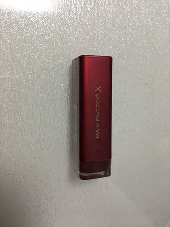 颜色有点深，不过挺好看，带点珠光的，颜色不太适合我，但很喜欢