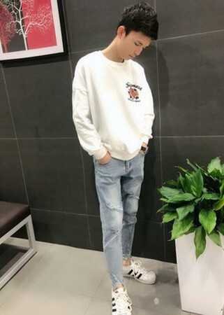 穿着舒服，尺寸大小合适，简约，上身很舒服，没有色差，颜色很好搭配，衣服洗过之后没有变形，非常愉快的一次购物，很nice，完全超出想象，主要物流特别快