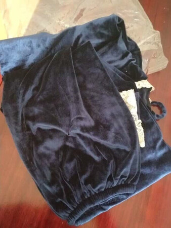 衣服质感很好，很柔软，穿着很舒服，不过敏，物流棒棒哒！