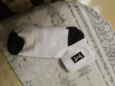 京东服务不错，物流给力，快递师傅棒棒哒，商品包装完整，做工不错，特价时购买很划算