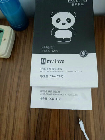 物流很快油油收到了，包装的很严实，用了两天才来评价的，拍在脸上很快就吸收了，很好用。