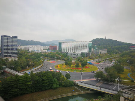 一直支持圣罗兰，正品。比专柜实惠很多。