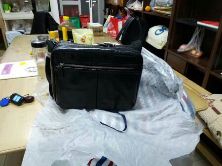 物流超快，顺丰速递完好无损，包装很好，和客服沟通送人的，不负所望，非常好，非常喜欢，质量不错，手感很好，老公收到很开心，大品牌不错。好评了。