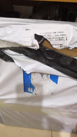皮质佷柔软但有点短，不能敞开穿着必须拉链才服贴