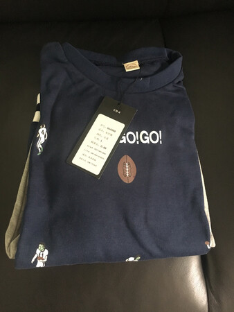 帮朋友下单购买的，听说还可以。码数稍微有点偏小，不知道是否缩水，不过她喜欢穿紧身的衣服，估计问题也不大。