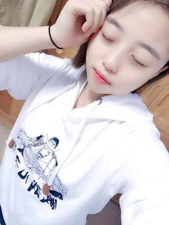 跟客服说了，换了款式颜色，收到货后，非常喜欢，质量很好，快递物流也很快，不起球，图片跟实物相符，是想要的那种效果，也是想要的那种感觉。