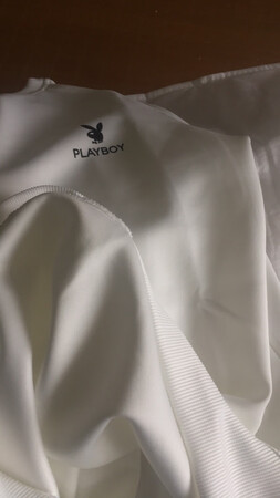 衣服质量太差、和地摊货没区别.
